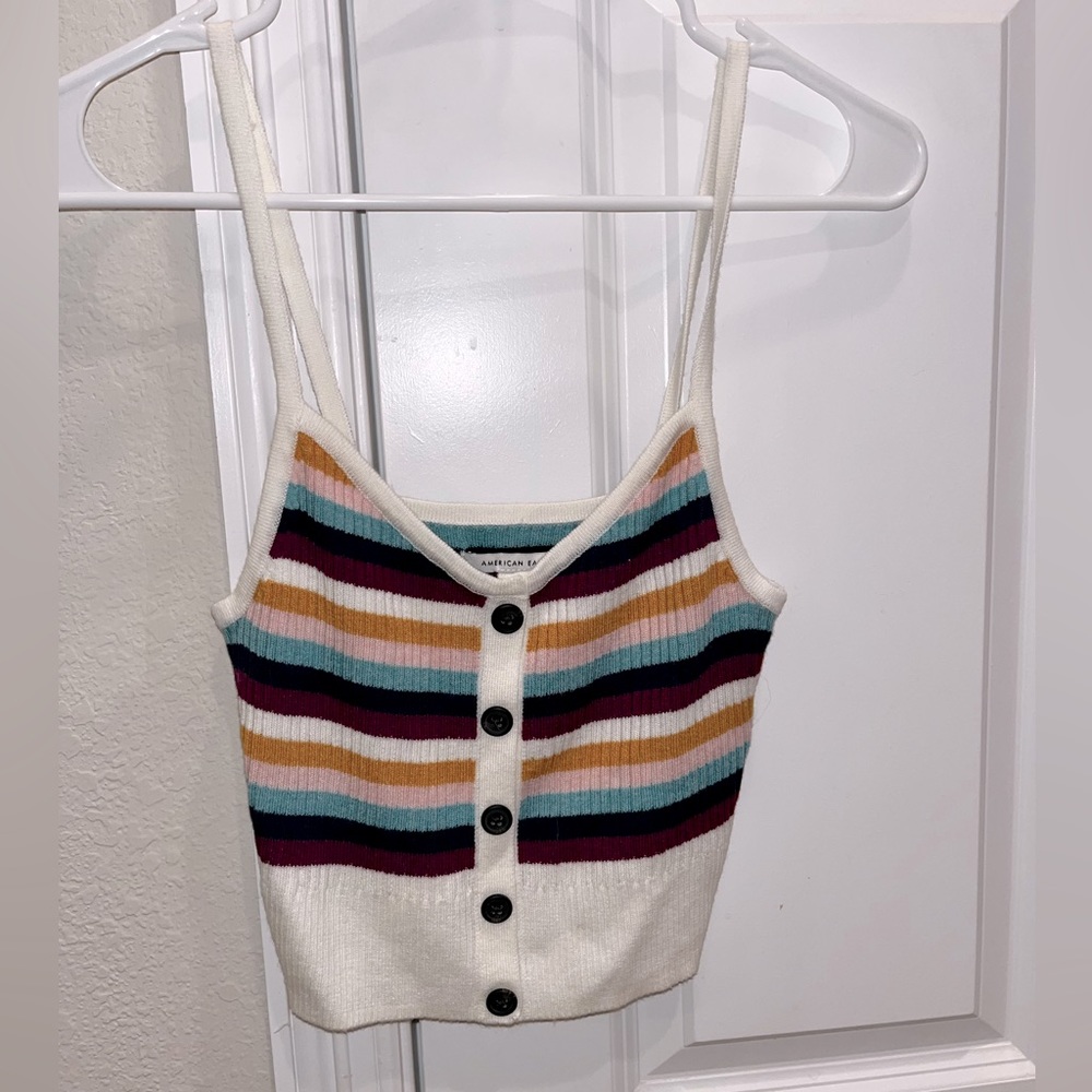 Hi! I am selling this super comfy, never worn crop top!